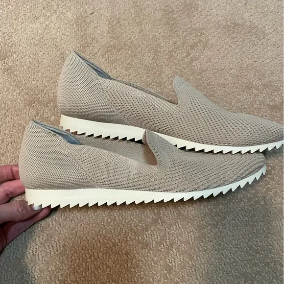 VANELI TAUPE STRETCH KNIT VERNE SIZE 9.5 WORN ONCE! Like new!