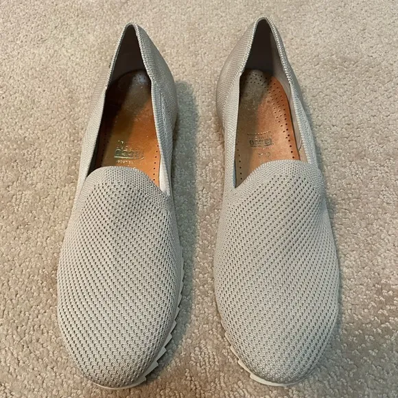 VANELI TAUPE STRETCH KNIT VERNE SIZE 9.5 WORN ONCE! Like new!