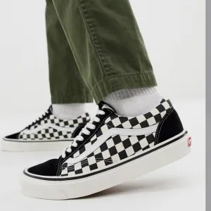 Vans Old Skool 36 DX Sz 10.5 Sneakers in black/check Lace-Up