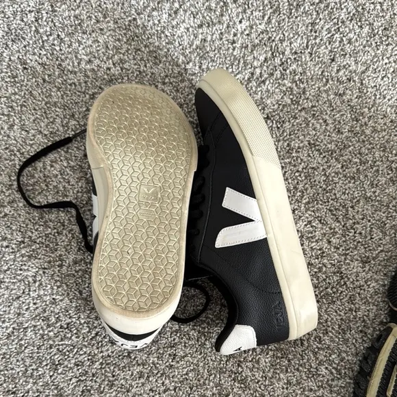 Veja Campo Easy Two-Tone Leather Sneakers