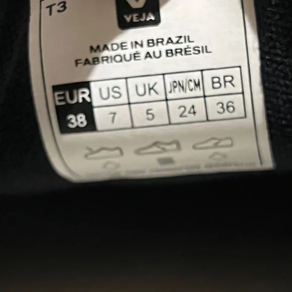 Veja women’s sneakers size 7 black and white classic Veja Campo Leather Sneakers