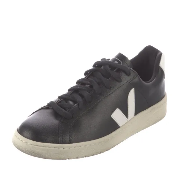 Veja women’s sneakers size 7 black and white classic Veja Campo Leather Sneakers
