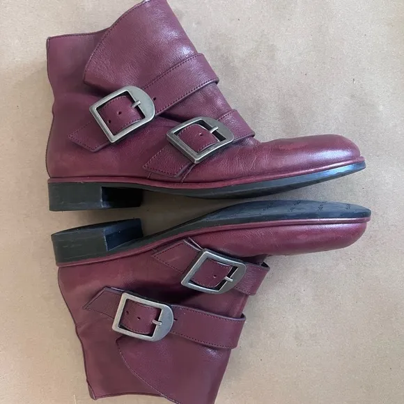 Via Spiga Maroon GenuineLeather Double Buckled Pleated Ankle Boot Women’s US 6M