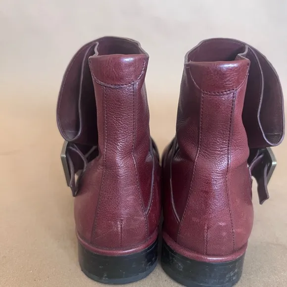 Via Spiga Maroon GenuineLeather Double Buckled Pleated Ankle Boot Women’s US 6M