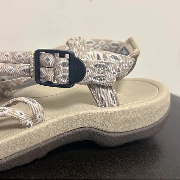 Viakix Beige White Taupe Sierra Multi Fabric Strap Sandals NIB 7