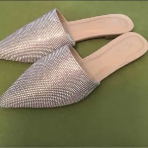 Vigo Fiore Bling Flats NWB