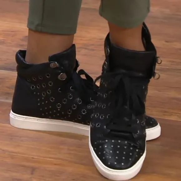 🎋Vince Camuto Bestinda Studded Sneakers