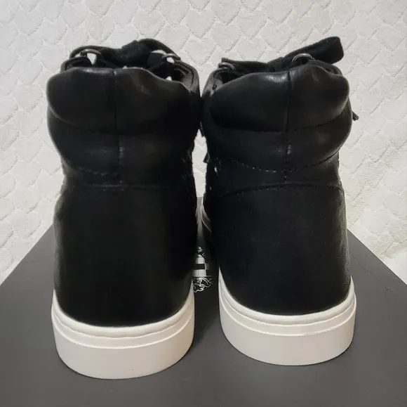 🎋Vince Camuto Bestinda Studded Sneakers