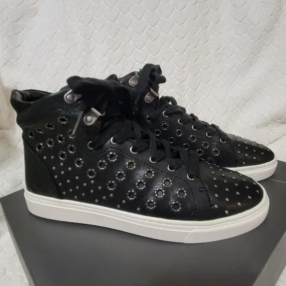 🎋Vince Camuto Bestinda Studded Sneakers
