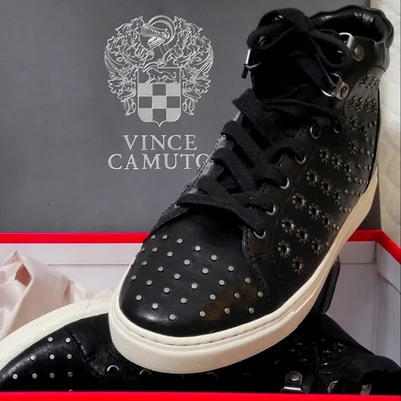 🎋Vince Camuto Bestinda Studded Sneakers