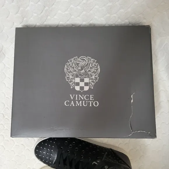 🎋Vince Camuto Bestinda Studded Sneakers