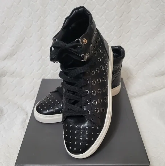 🎋Vince Camuto Bestinda Studded Sneakers