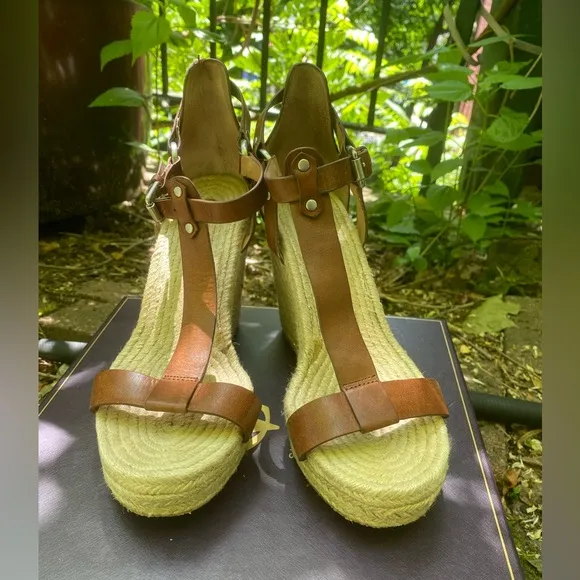 Vince Camuto VC Signature Leather Brown Sandals Sz 9Us