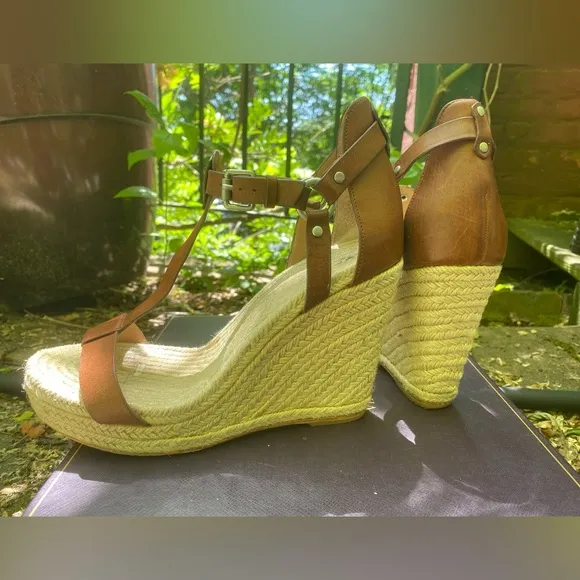 Vince Camuto VC Signature Leather Brown Sandals Sz 9Us