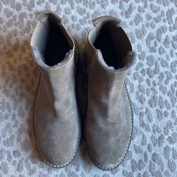 Vince Cody Shearling-Lined Suede Pull On Chelsea Ankle Boots, size 7
