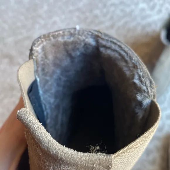 Vince Cody Shearling-Lined Suede Pull On Chelsea Ankle Boots, size 7