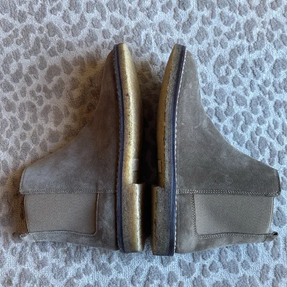 Vince Cody Shearling-Lined Suede Pull On Chelsea Ankle Boots, size 7