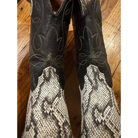 Vintage Black &amp; White Faux Leather snakeskin cowboy cowgirl boots metal toe 3.5Y