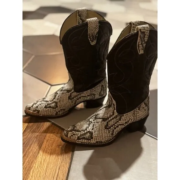 Vintage Black &amp; White Faux Leather snakeskin cowboy cowgirl boots metal toe 3.5Y