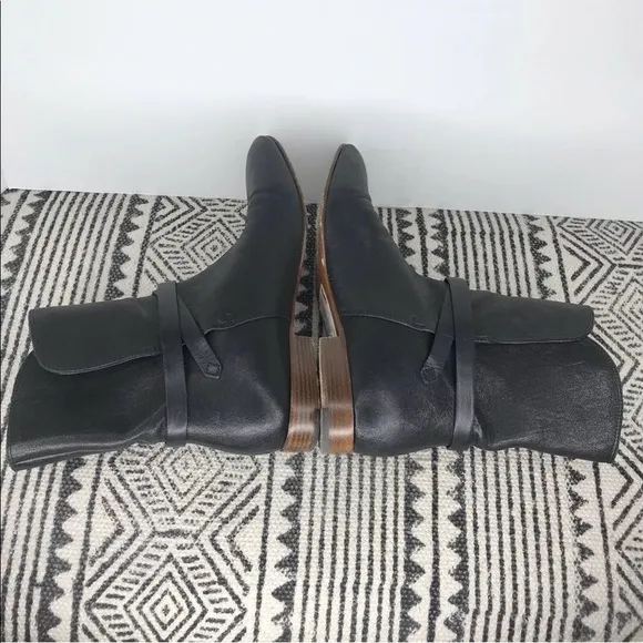 Vintage Chloe‎ Black Leather Buckle Block Heel Ankle Boots