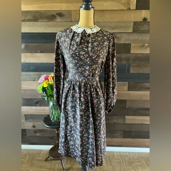 VINTAGE Specially Hand Made Floral Set Lace Collar Long Sleeve Top MIDI Skirt