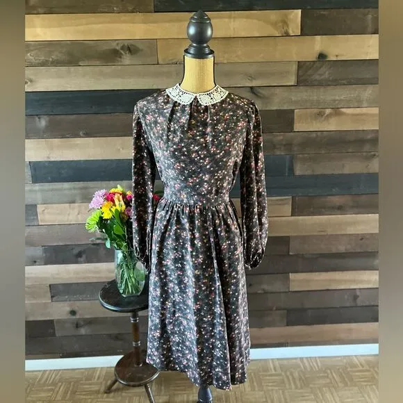 VINTAGE Specially Hand Made Floral Set Lace Collar Long Sleeve Top MIDI Skirt