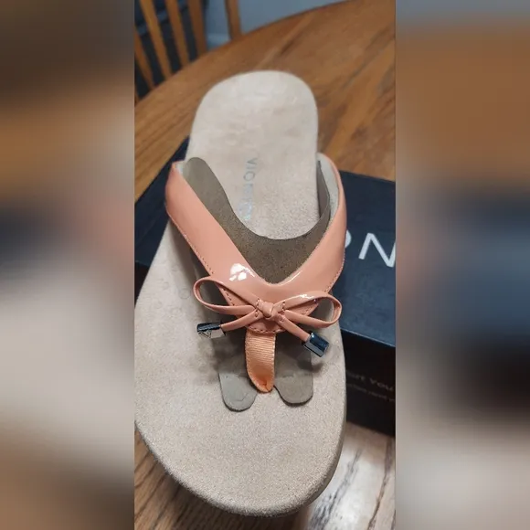 Vionic Bella sandals size 11