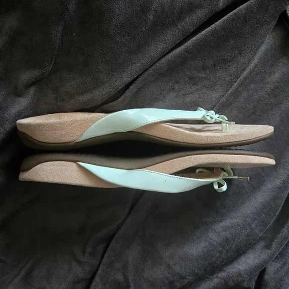 Vionic Bella Women's Mint Green Flip Flops Sz 12