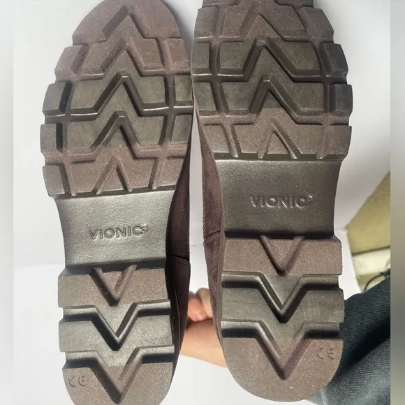 Vionic Chocolate Brown Suede Water Repellent Rubber Sole Boots Size 7 Like New