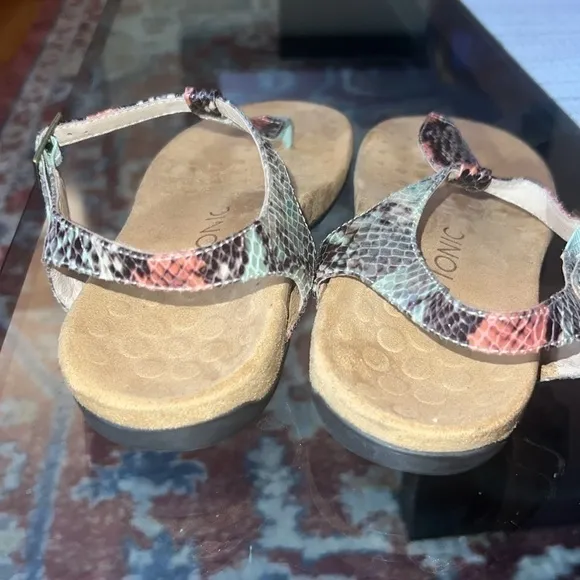 Vionic  Snakeskin Pattern Leather T-Strap Multicolored Sandals Size 7