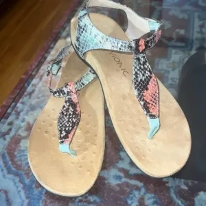 Vionic  Snakeskin Pattern Leather T-Strap Multicolored Sandals Size 7