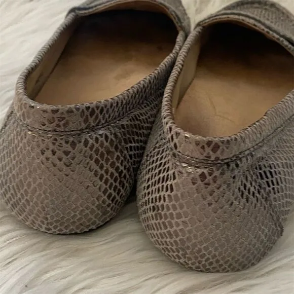 Vionic Women's Loafers Size 9 Gray Snakeskin Print Slip On Flats