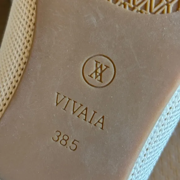 Vivaia Audrey Round Toe Embroidered Bee Happy Loafers