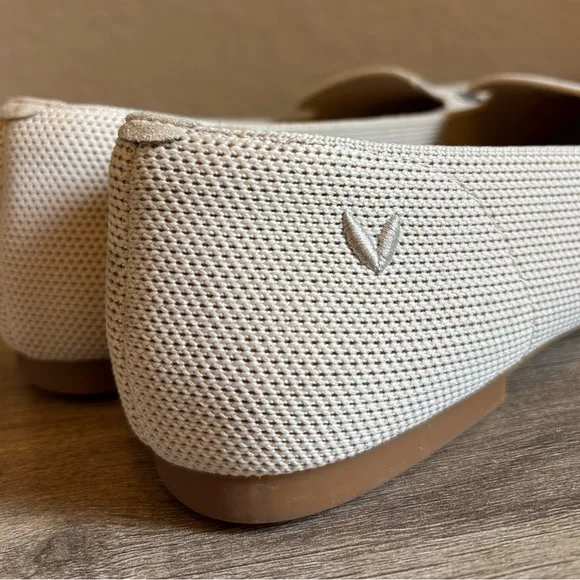 Vivaia Audrey Round Toe Embroidered Bee Happy Loafers
