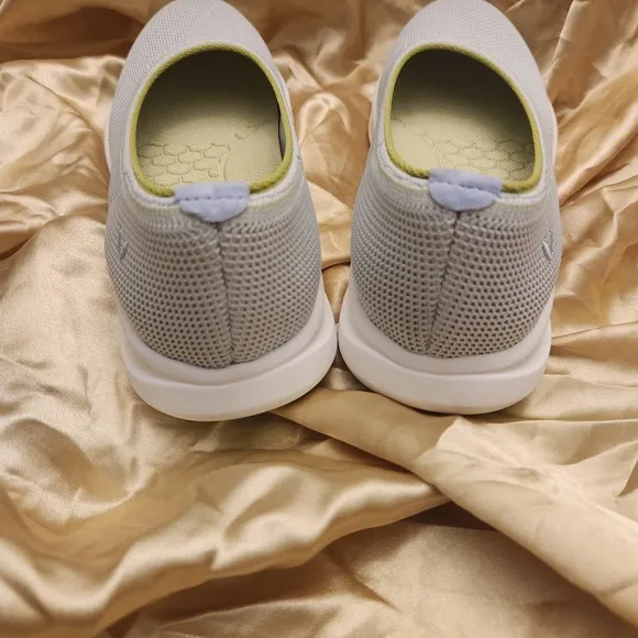VIVAIA Izabel Sneaker Flats - Size 38/US 7-7.5