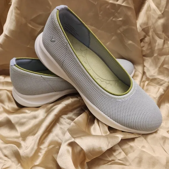 VIVAIA Izabel Sneaker Flats - Size 38/US 7-7.5