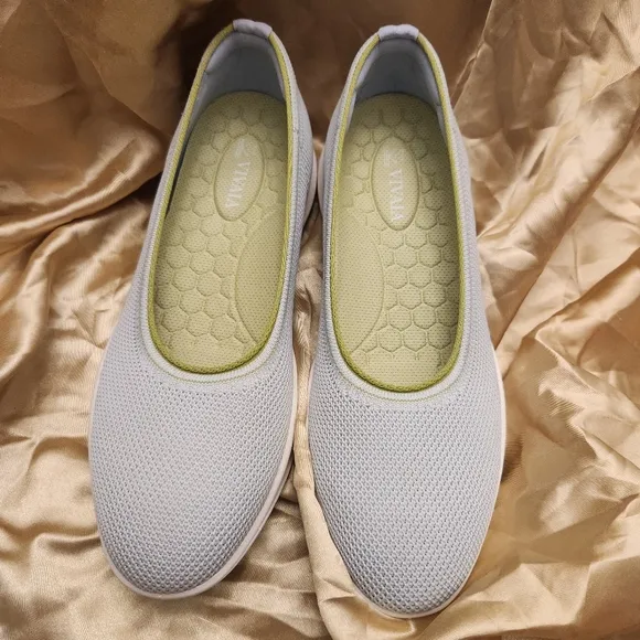 VIVAIA Izabel Sneaker Flats - Size 38/US 7-7.5