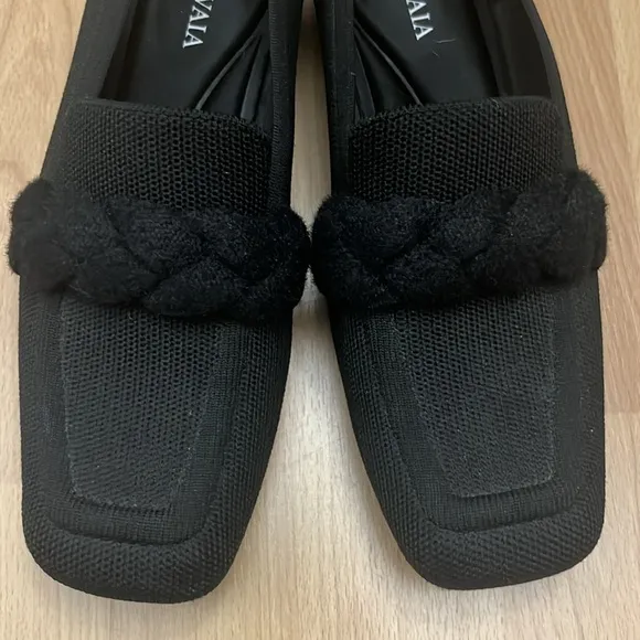 Vivaia Square-Toe Knot Loafers (Caitlin 2.0) size 8(39)