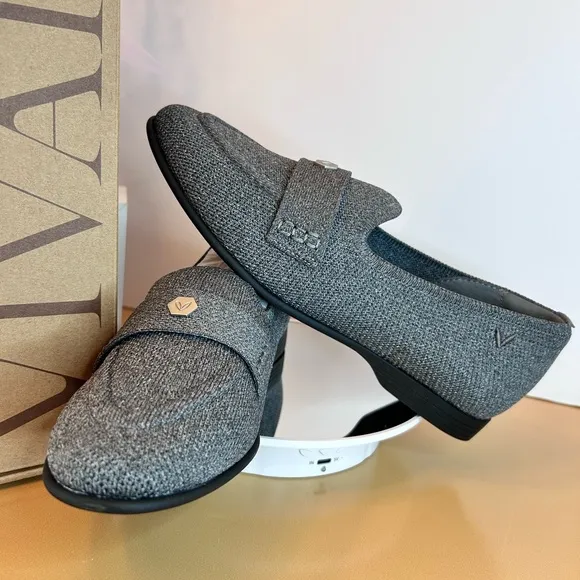 VIVAIA Women’s Eloise Almond Toe Gray Loafers NWT