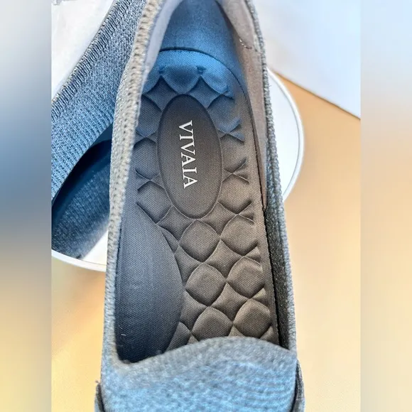 VIVAIA Women’s Eloise Almond Toe Gray Loafers NWT