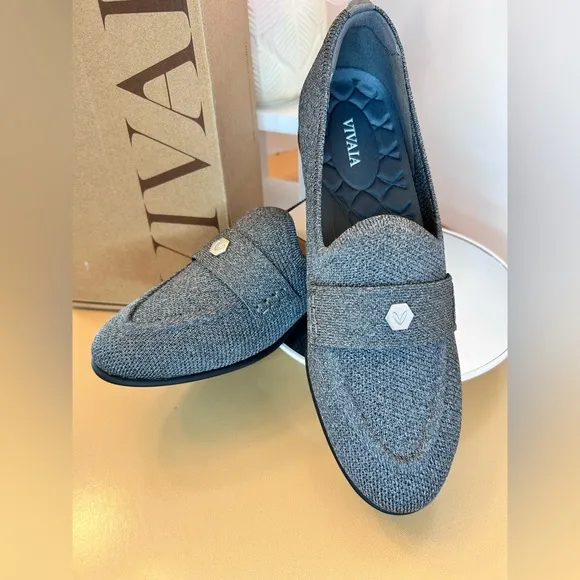VIVAIA Women’s Eloise Almond Toe Gray Loafers NWT