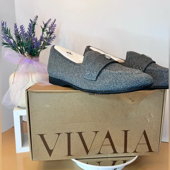 VIVAIA Women’s Eloise Almond Toe Gray Loafers NWT