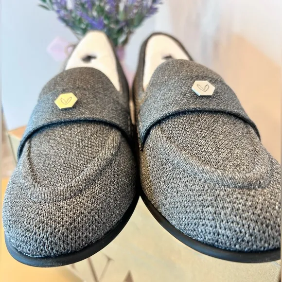 VIVAIA Women’s Eloise Almond Toe Gray Loafers NWT
