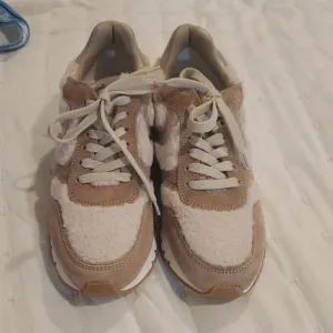 Voile Blanche - Julia Suede/Metallic Fur Sneaker in Brown &amp; Beige