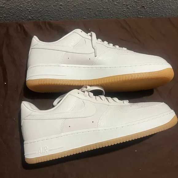 White Sneakers with Textured Design and Gum Sole