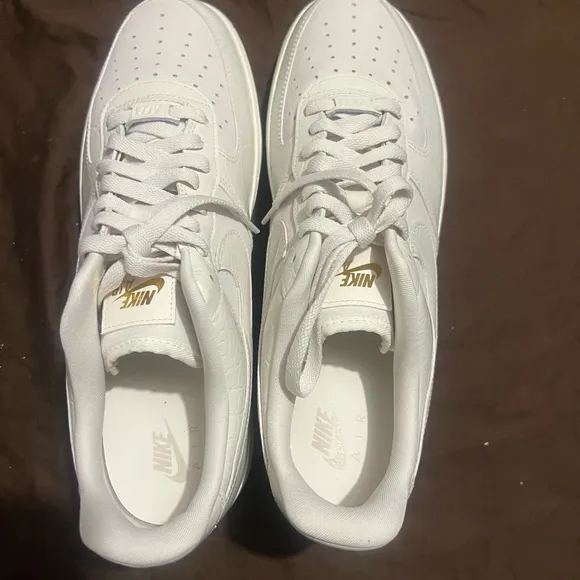 White Sneakers with Textured Design and Gum Sole