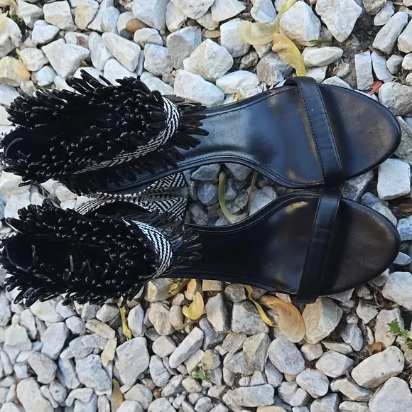 Whittner Romona Black And White Raffia Sandals Size 9