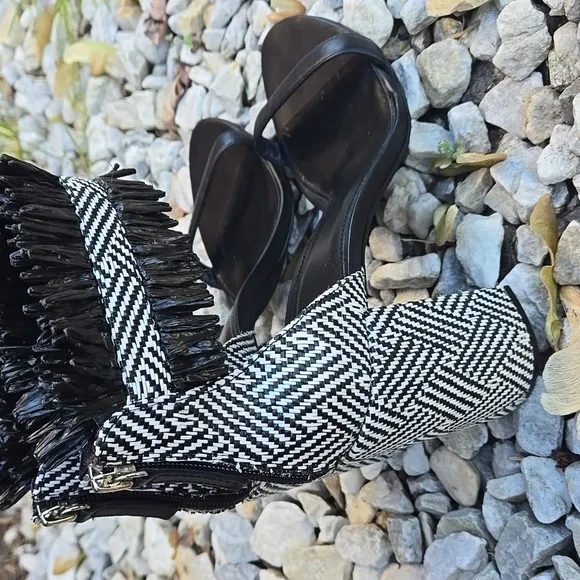 Whittner Romona Black And White Raffia Sandals Size 9