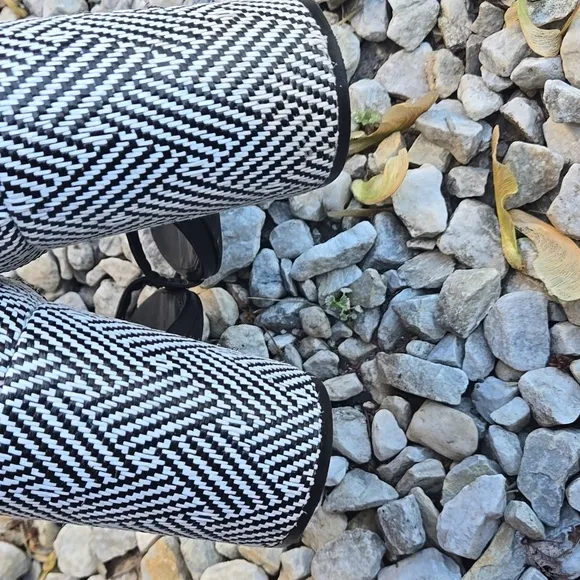 Whittner Romona Black And White Raffia Sandals Size 9
