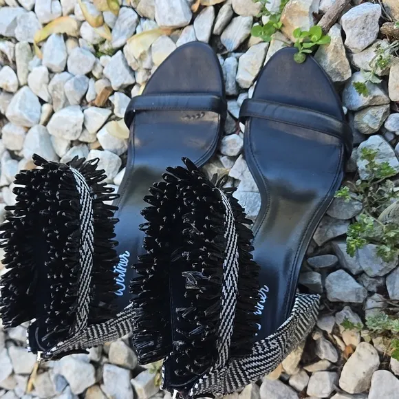 Whittner Romona Black And White Raffia Sandals Size 9